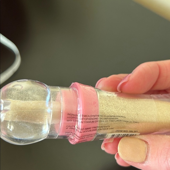 Santee Shimmering Highlighter Stick - Picture 5 of 10